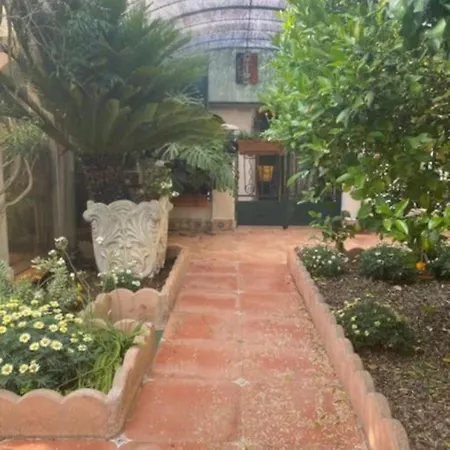 Holiday home Rez-de-jardin De 4 Pieces *