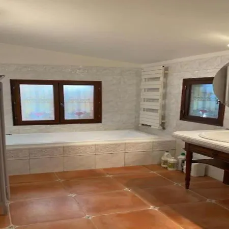 Rez-de-jardin De 4 Pieces Holiday home *