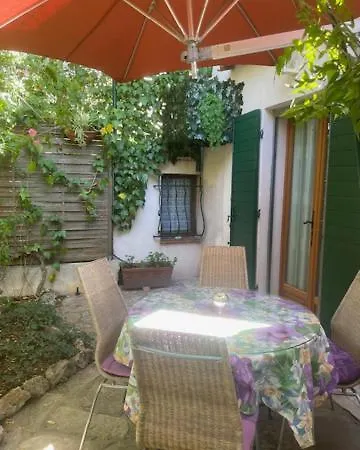 Rez-de-jardin De 4 Pieces Holiday home *